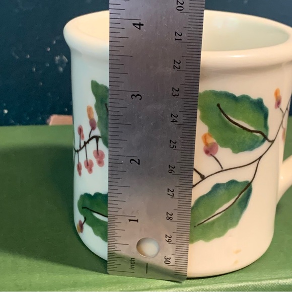 Heartstone Stoneware Hand Painted Mug Mistletoe Pattern Traditional Size Coffee - Picture 4 of 10